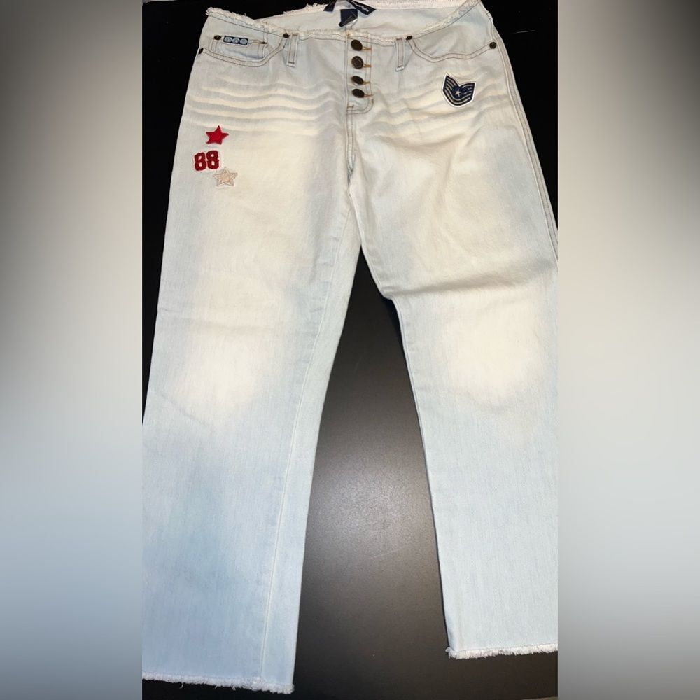 Abercrombie & Fitch Light Wash Cropped jeans W/ Patches Size 6 EUC